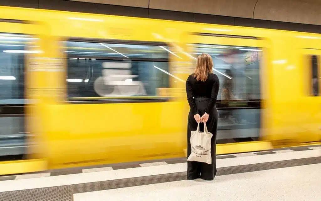 Bei den Öffis lässt sich mit Fahrscheinen für mehrere Tage Geld sparen.