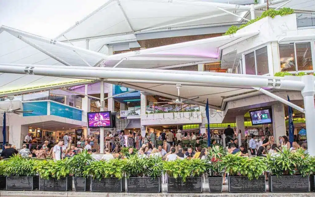 Boardwalk Social Cairns